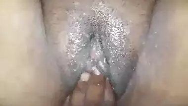 Fucking Pussy Of Desi Aunty With Bottle