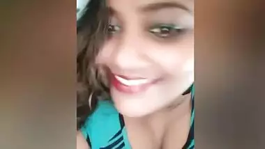 indian babe deep clevage
