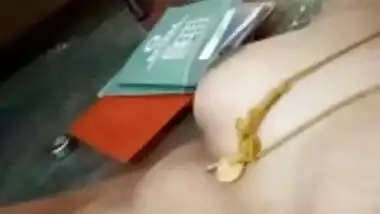 Desi bhbai fingering pussy video call with lover