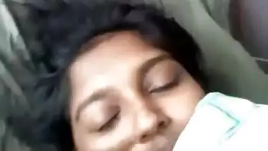 Sexy lankan Wife Showing Boobs