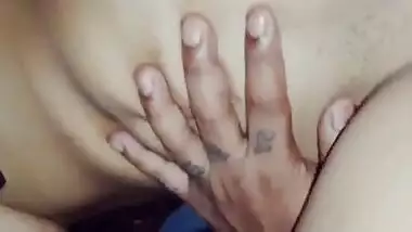 BF drills his 18 yr old GF’s pussy in an Indian teen sex video