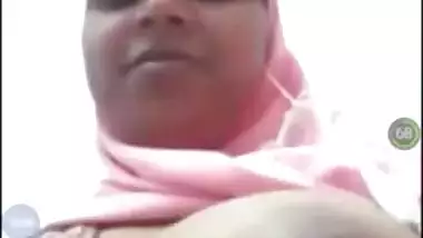 Desi bhbai show boob video call with lover