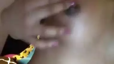 Desi girl play with nipple