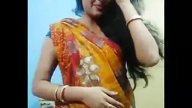 Cute housewife bhabi ruhi malakkar sexy navel show