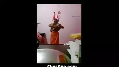 Indian aunty changing dress in free porn tube