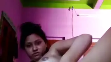 Sexy Desi Hot Girl Fingering Her Pussy