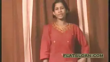 Indian Girl Pissing