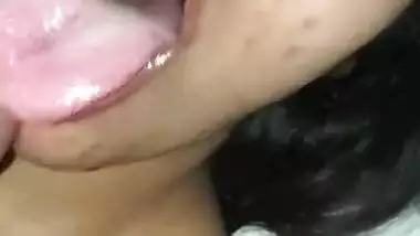 Beauty Arab girl gives Blowjob