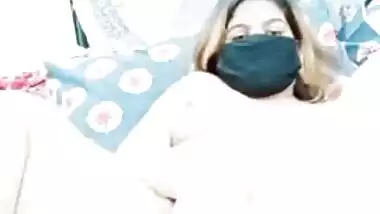 Webcam client enjoys watching Desi porn model showing her XXX ass