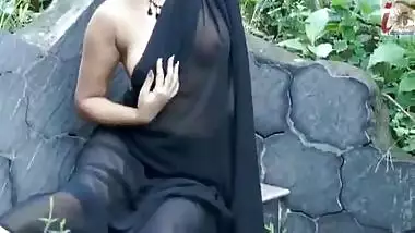 Desi Nude Model Nisha In Saree Showing Pussy