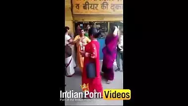 Indianpornvideos Exclusive : Desi street girls doing naughty act front of beer shop