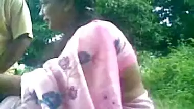 Orissa Aunty In Saree Outdoor Sex With Lover