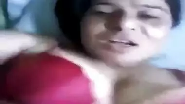 Desi aunty painful pussy fingering
