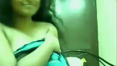 Fingering pussy with moans by Tamil sex aunty