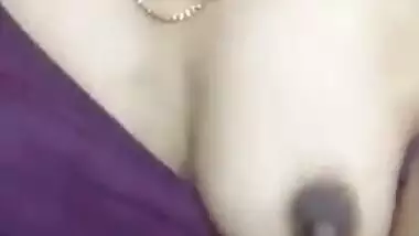 Desi cute teen shwo her hot boobs