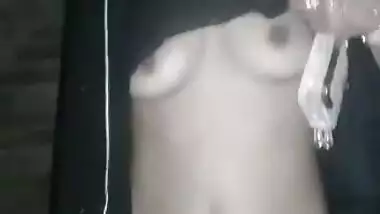 Paki bhabi show her boobs and pussy