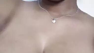 Sexy Indian Girl Showing her boobs