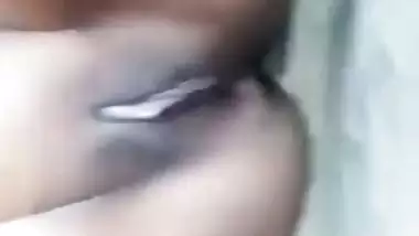 Village Desi XXX girl showing her clean shaved pussy on cam