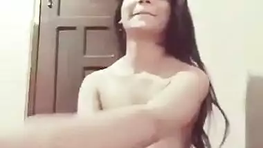 Indian escort girl topless seduction viral clip