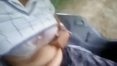 tamil broad oral sex in a van.