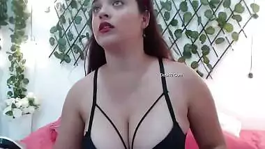 Sexy Tamil Bhabhi Showing Her Big Boobs