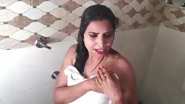 Making Of Hot Bathroom Scene Lal Chhadi In Bathroom Ye Hai Badnaam Rishte Hindi Hot Movie HD