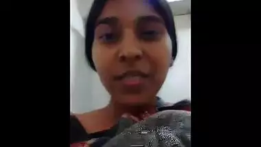 Sexy Bengali Bhabhi Shows Off Boobs On Webcam