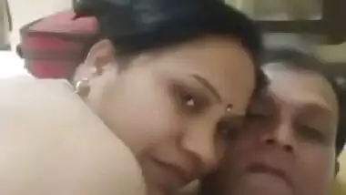DESI INDIAN MATURE COUPLE HAVING FUN