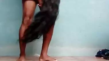 Tamil anuty show her tits