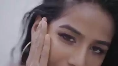 Indian actress’s outdoor chocolate sex video