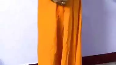 Desi sexy bhabi open her saree