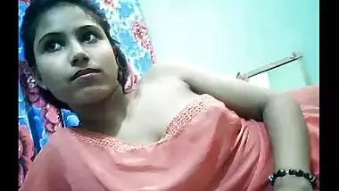 Desi big boobs teen exposing her topless video