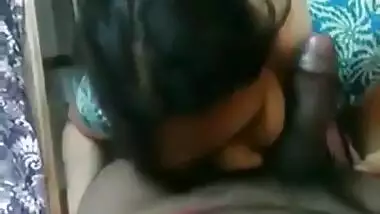 Desi house wife satisfies husband with a nice blowjob