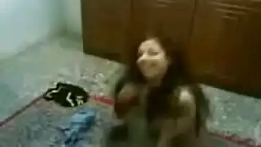 Young Pakistani guy fucking a mature aunty in...