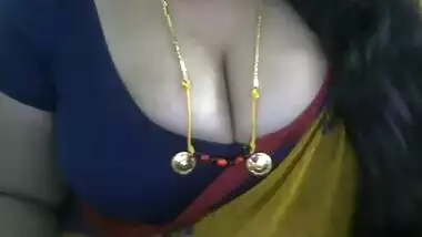 Indian aunty boobs show