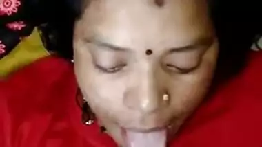 Voluptuous Desi wife shows her blowjob XXX skills to hubby's friend