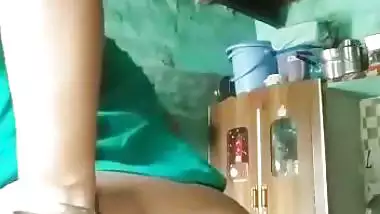 Desi girl showing hairy pussy huge ass