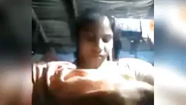 Desi girl showing boob