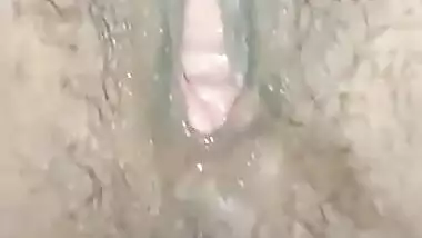 Mouth in Hairy pussy