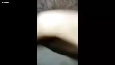 Horny Desi girl Showing boob And Fingering Pissing Videos