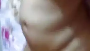 Fat Desi wife has sexy XXX boobs and she exposes them in sex show