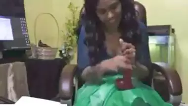 Beautiful desi Mallu Playing with toy juicy...