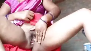 Married Indian woman finds a place to masturbate excited pussy