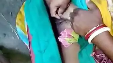 Desi Bhabhi shaving Her Pussy