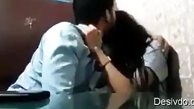desi cpl kissing hard in cafe