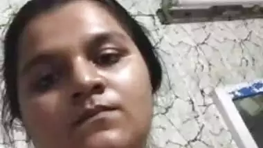 Sexy bhabhi showing her little shaved pussy on video call to lover