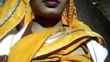 Pubjabi cute wife show her boobs