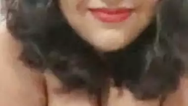 Desi BBW boob show leaked MMS video