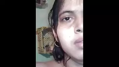 Desi booby bhabi taking shower