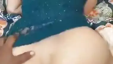 Desi bhabhi fast pussy fingering